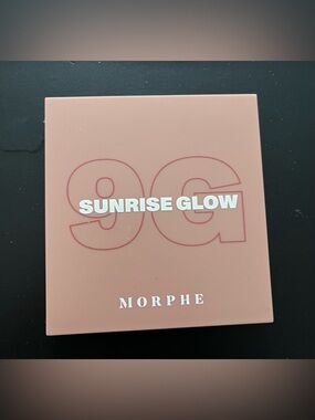 Morphe Sunrise Glow- Blush Pink eyeshadow pallet